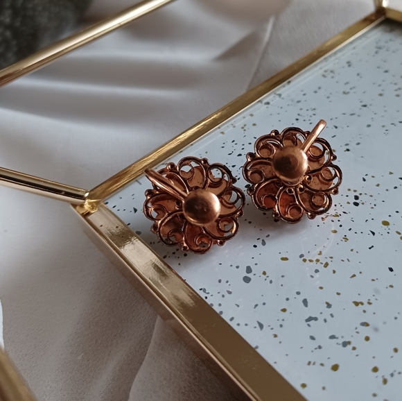 Vintage Copper Flaked Screw Earrings - Picture 10 of 13
